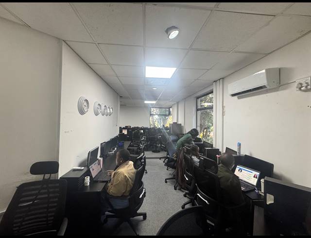 500M² OFFICE TO LET IN LA LUCIA